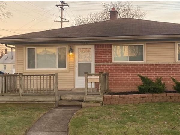 26660 Wenfield Street, Roseville, MI 48066