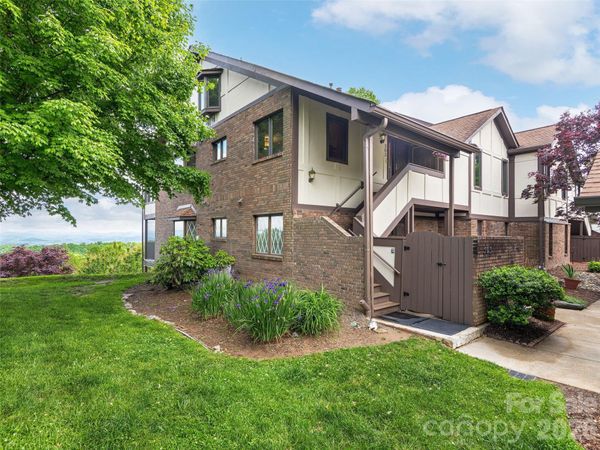 503 Fleetwood Plaza , Laurel Park, NC 28739