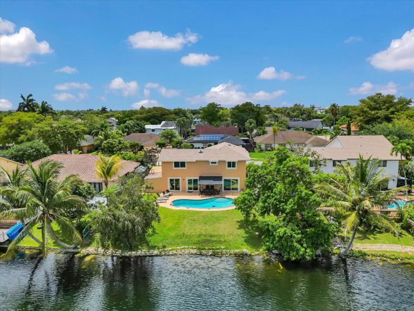 621 SW 98th Terrace, Pembroke Pines, FL 33025