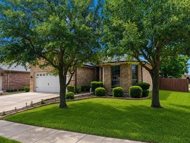 2612 Twinflower Drive, Fort Worth, TX 76244