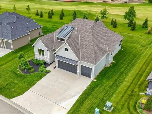 4380 Aspen Drive, Basehor, KS 66007