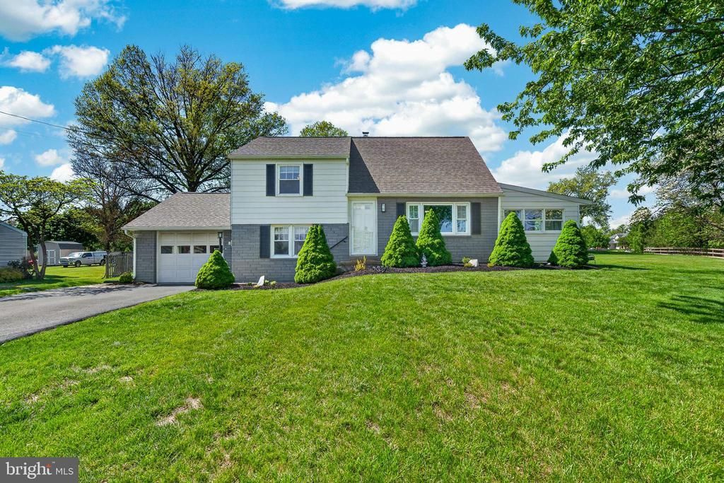 83 Hawthorne Avenue, Gilbertsville, PA 19525 Main Photo