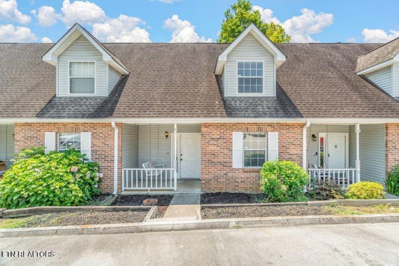 2020 Silverbrook Drive, Knoxville, TN 37923 Main Photo