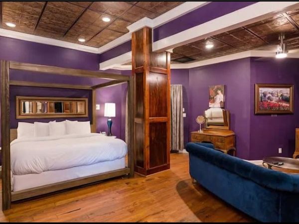 37 Main Street, Eureka Springs, AR 72632