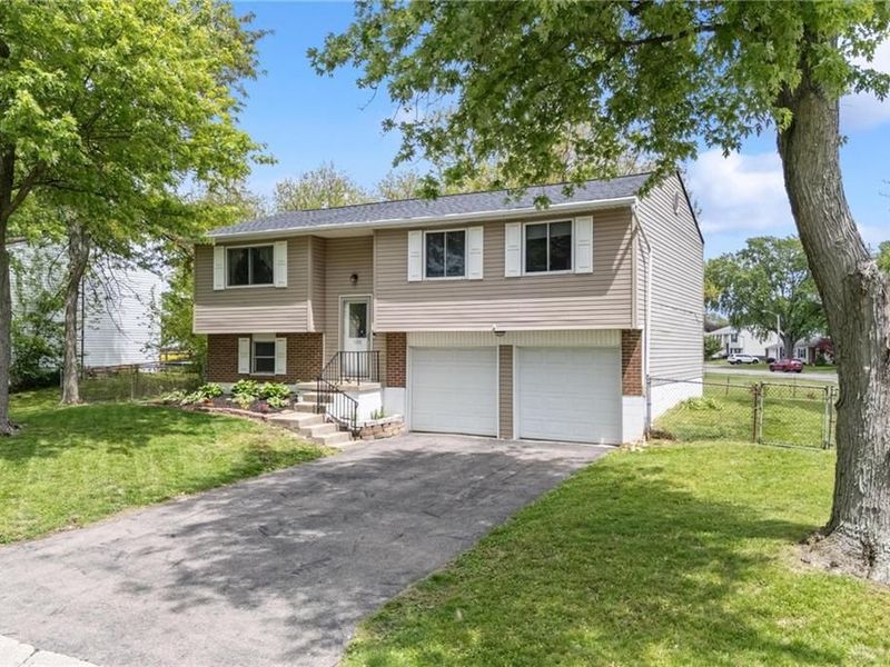 100 Wickham Farm Drive, Englewood, OH 45322 Photo 2