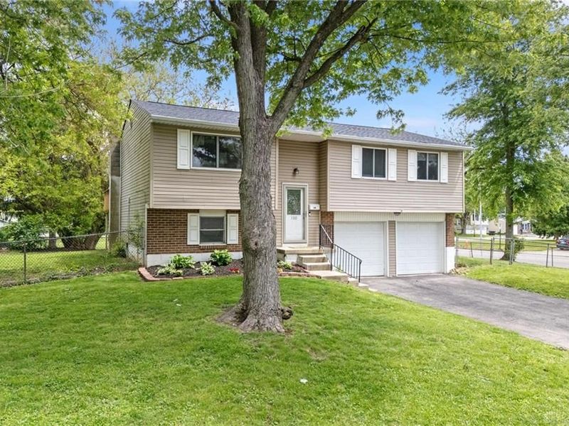 100 Wickham Farm Drive, Englewood, OH 45322 Photo 3