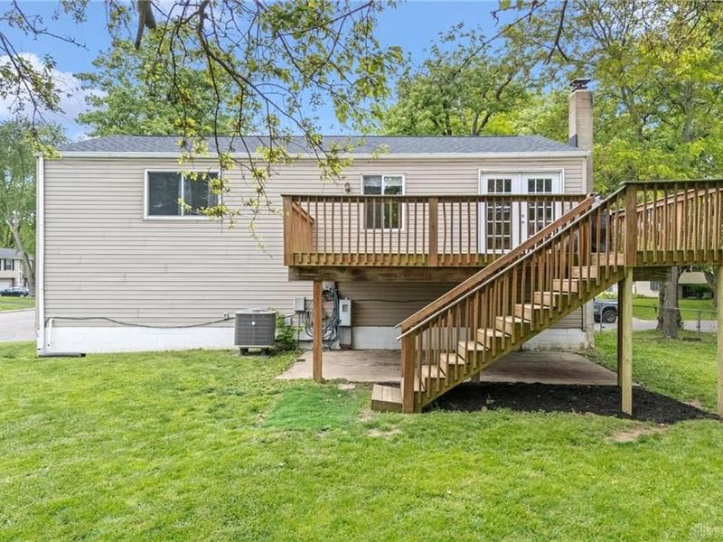 100 Wickham Farm Drive, Englewood, OH 45322 Photo 5
