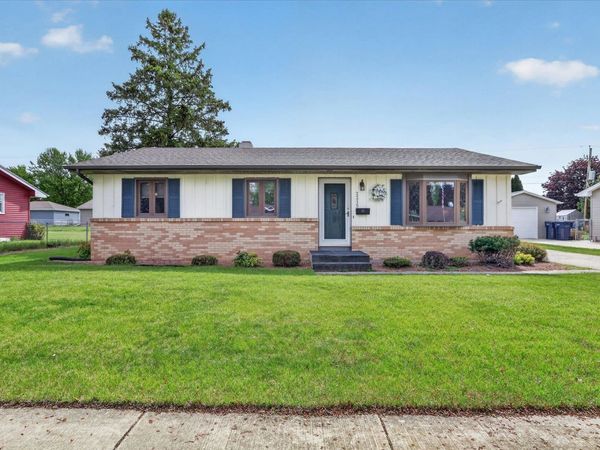 2215 S GRANT Avenue, Janesville, WI 53546