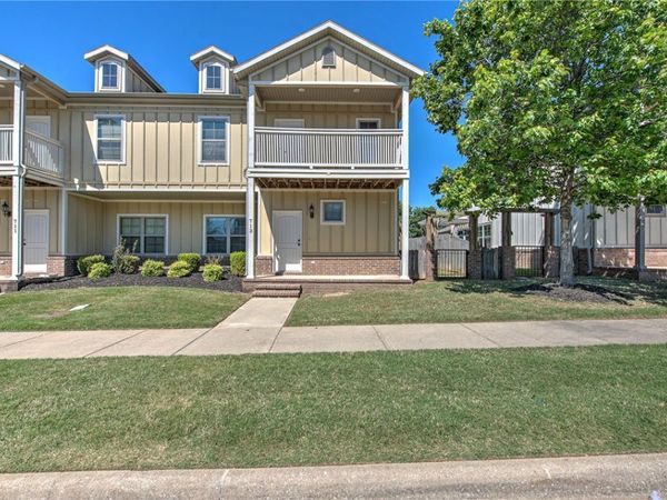 713 N Wordsworth Lane , Fayetteville, AR 72704