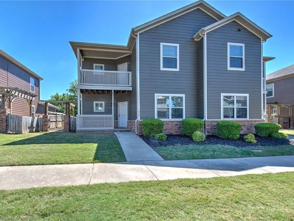 714 N Wordsworth Lane , Fayetteville, AR 72704