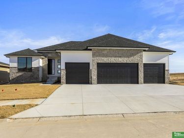 5709 N 195th Street , Elkhorn, NE 68022
