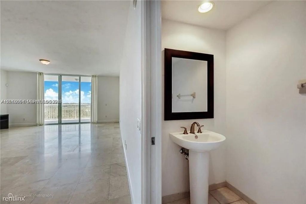 14951 Royal Oaks Ln , Unit 1908, North Miami, FL 33181 Photo