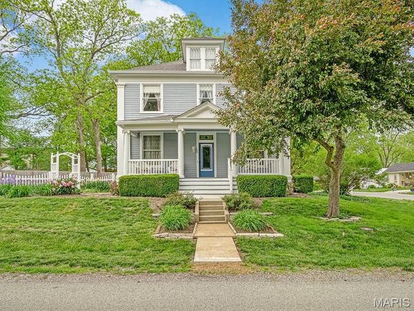 97 N Adams Street, Trenton, IL 62293