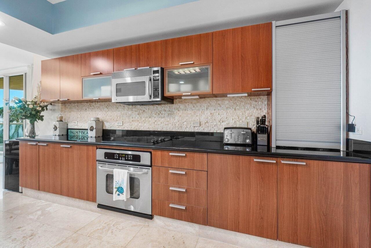 2650 Lake Shore Drive, Unit 206, Riviera Beach, FL 33404 Photo