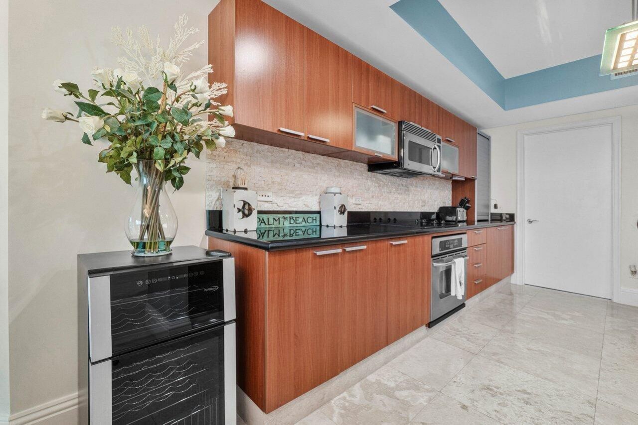2650 Lake Shore Drive, Unit 206, Riviera Beach, FL 33404 Photo