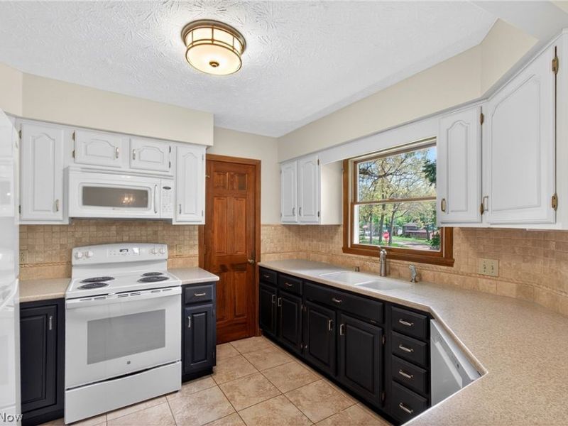 5346 Burlawn Street NW, Canton, OH 44708 Photo 11