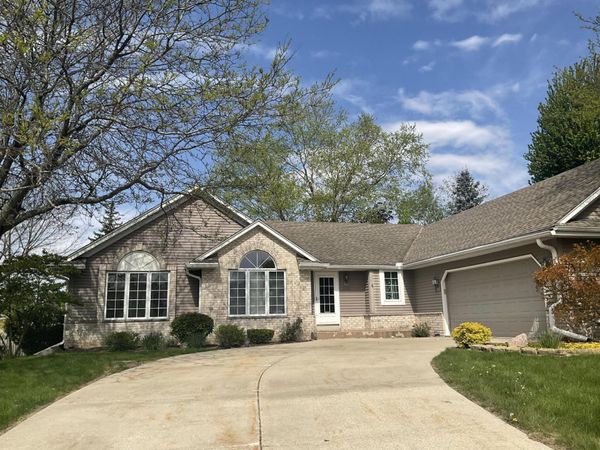 2400 Judith Ln, Waukesha, WI 53188