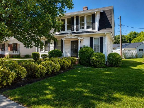 1242 East Center Street, Kingsport, TN 37660