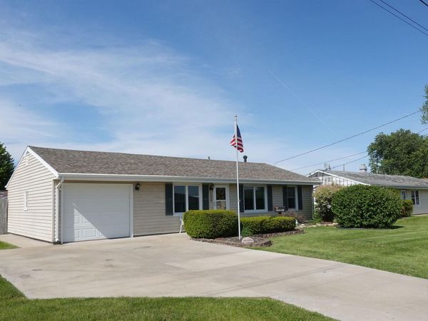 1959 NEWCOMER Drive, Galesburg, IL 61401