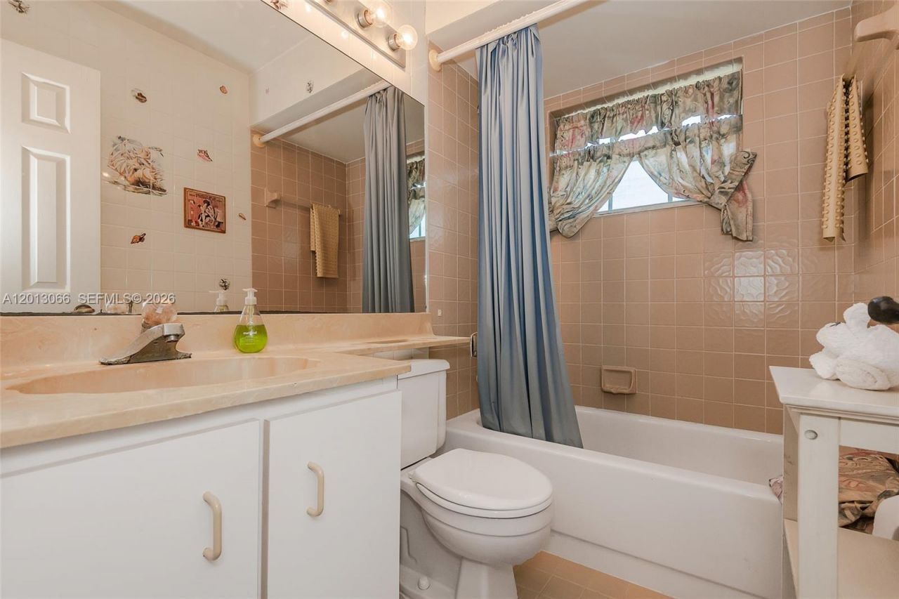 430 NE 210th Cir Ter , Unit 201-3, Miami, FL 33179 Photo