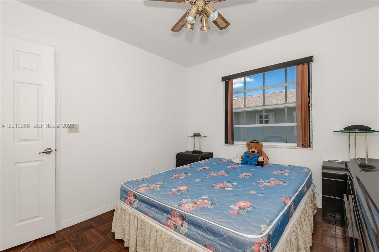 430 NE 210th Cir Ter , Unit 201-3, Miami, FL 33179 Photo
