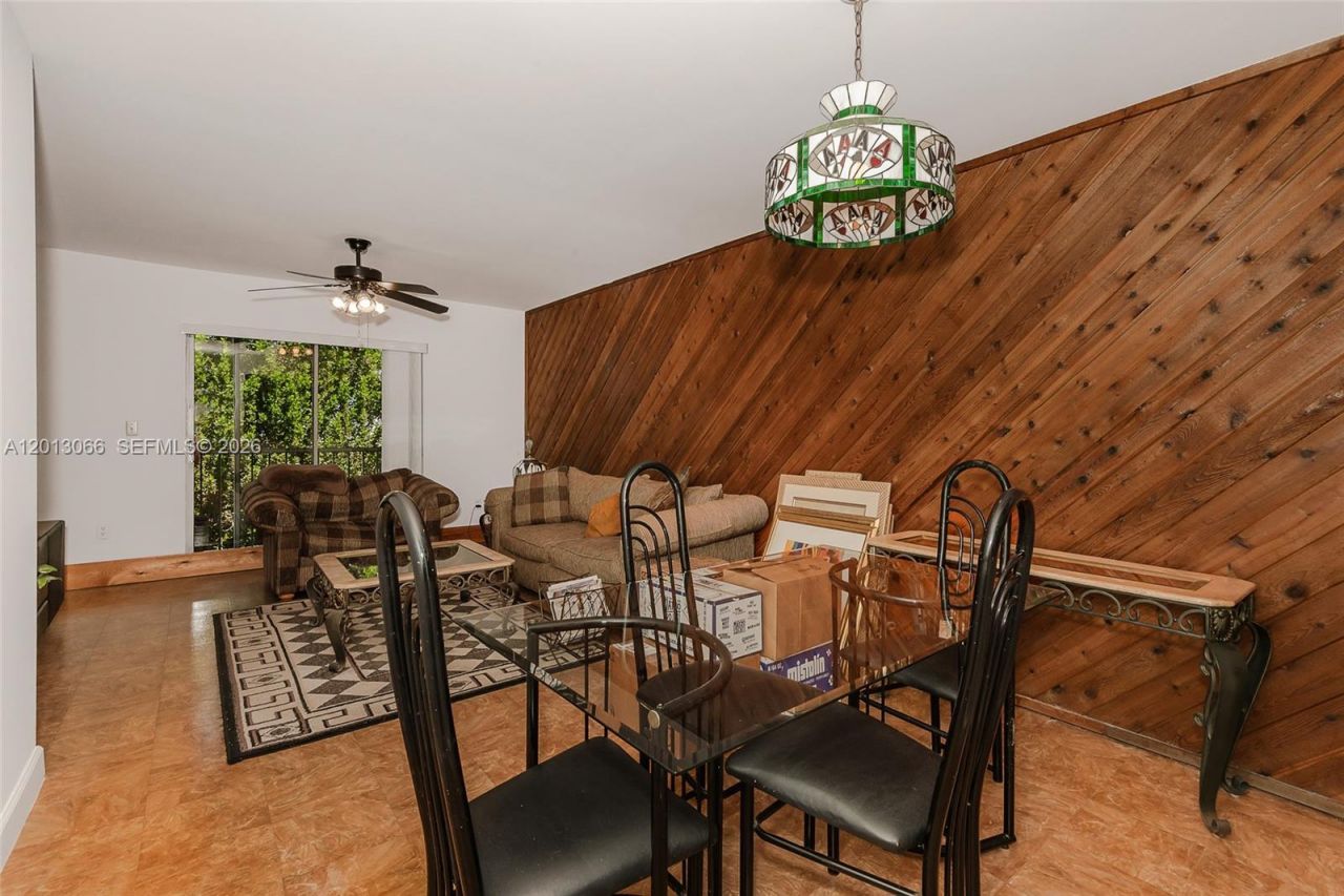 430 NE 210th Cir Ter , Unit 201-3, Miami, FL 33179 Photo