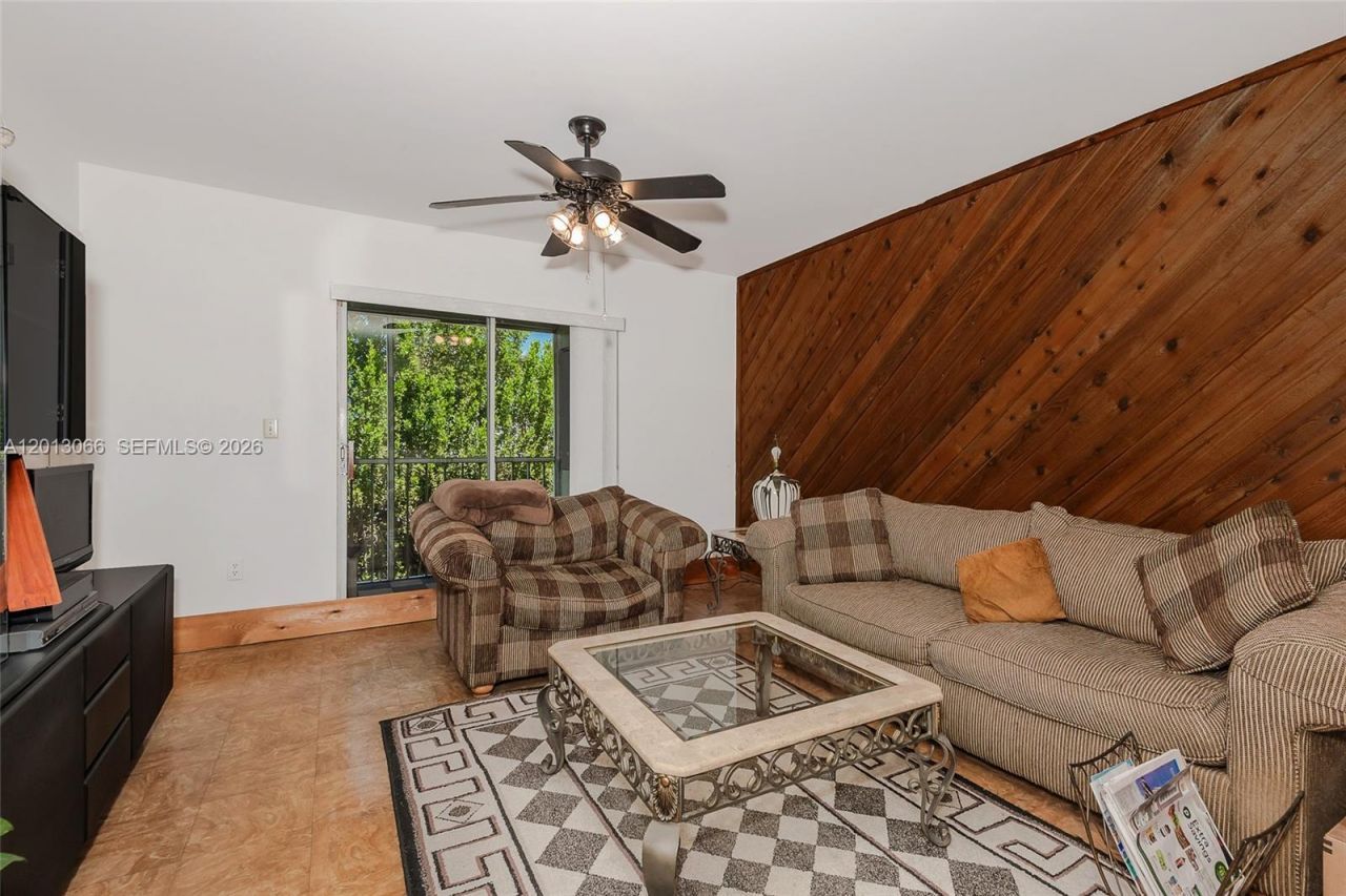430 NE 210th Cir Ter , Unit 201-3, Miami, FL 33179 Photo