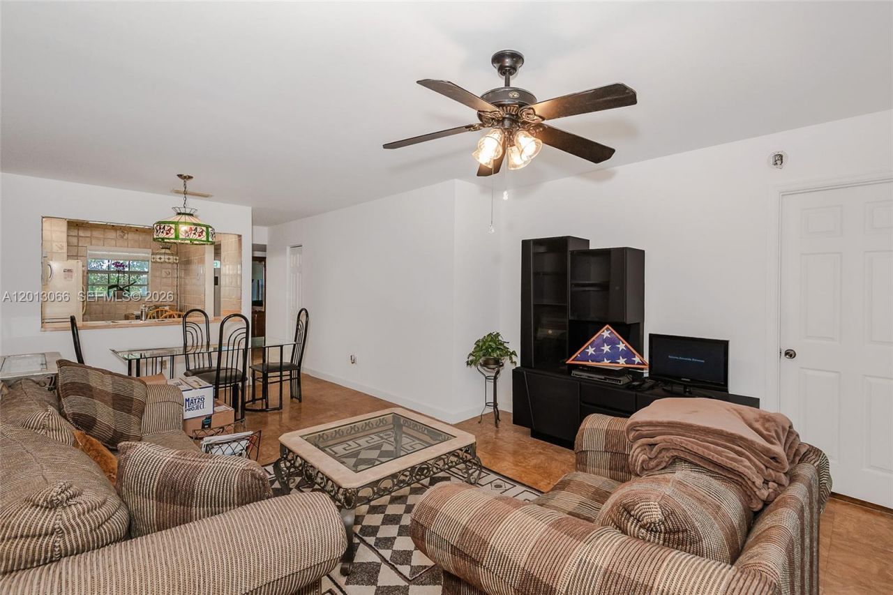 430 NE 210th Cir Ter , Unit 201-3, Miami, FL 33179 Photo