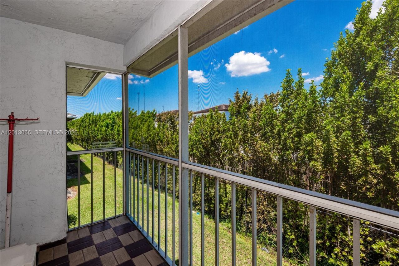 430 NE 210th Cir Ter , Unit 201-3, Miami, FL 33179 Photo