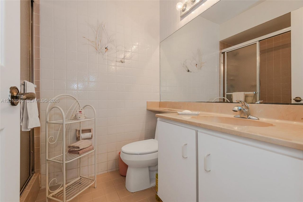 430 NE 210th Cir Ter , Unit 201-3, Miami, FL 33179 Photo