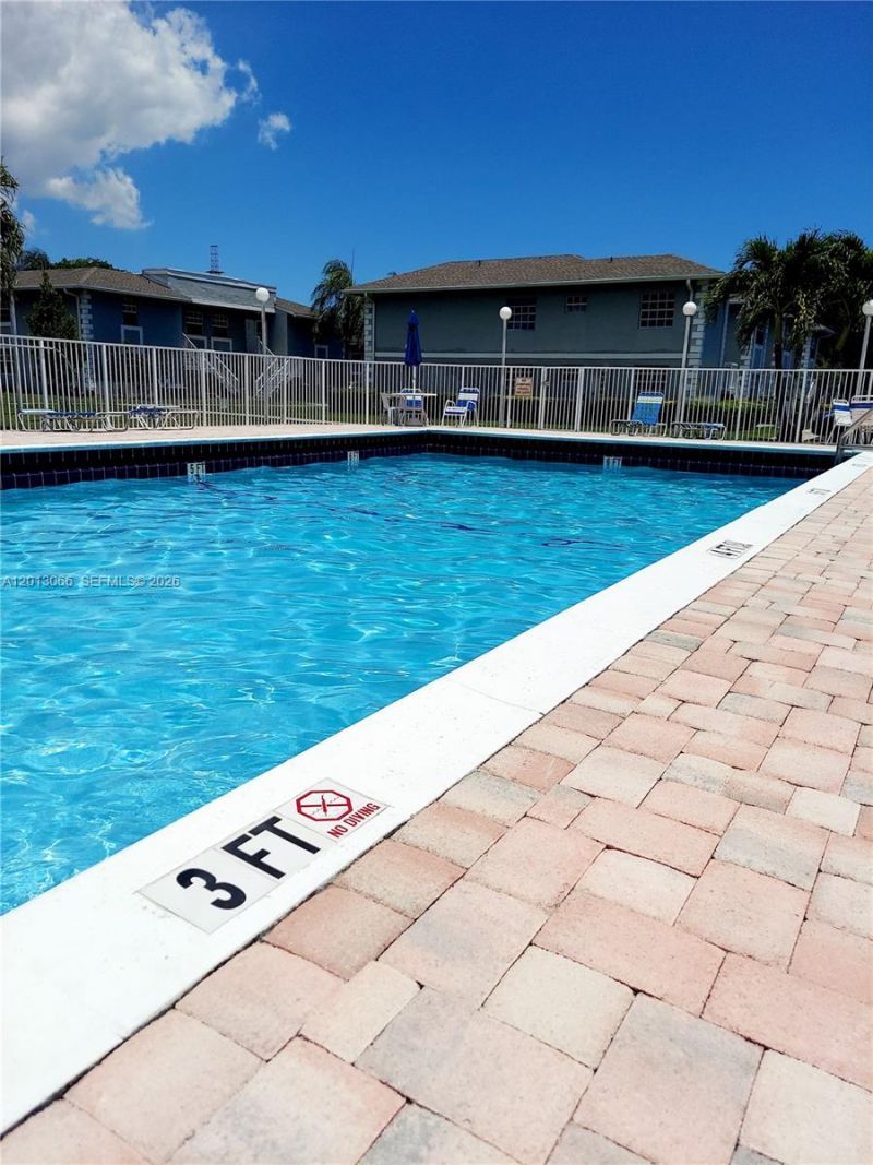 430 NE 210th Cir Ter , Unit 201-3, Miami, FL 33179 Photo