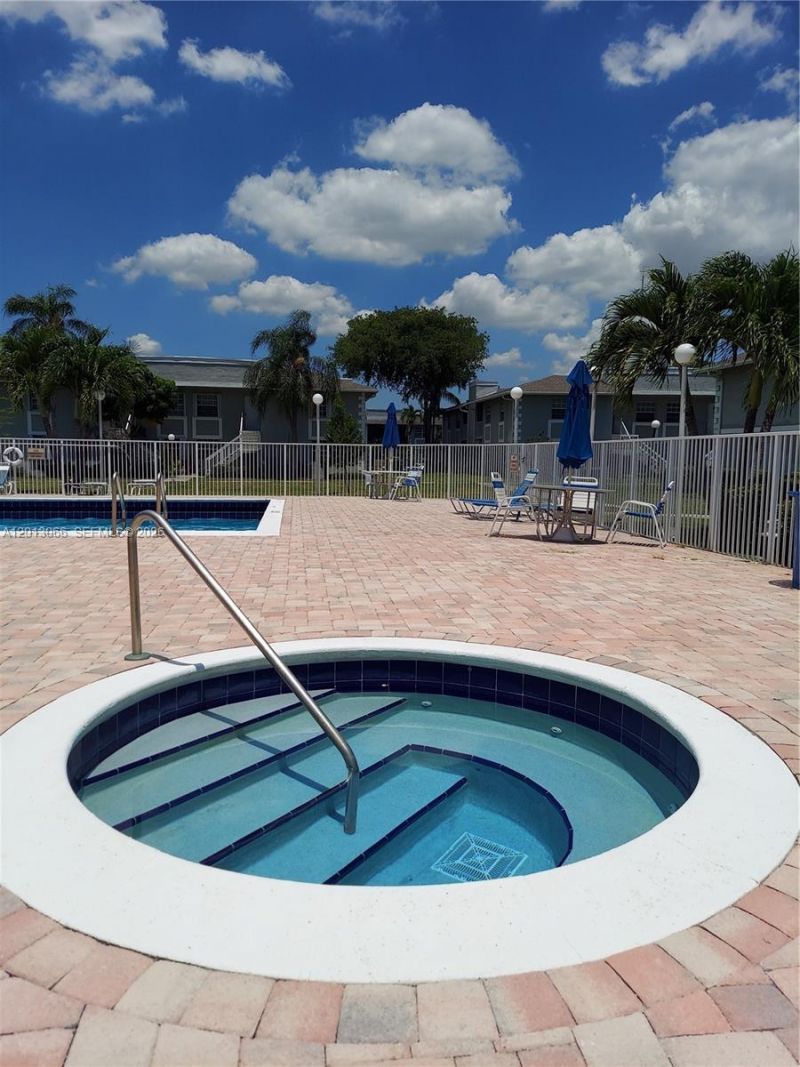 430 NE 210th Cir Ter , Unit 201-3, Miami, FL 33179 Photo