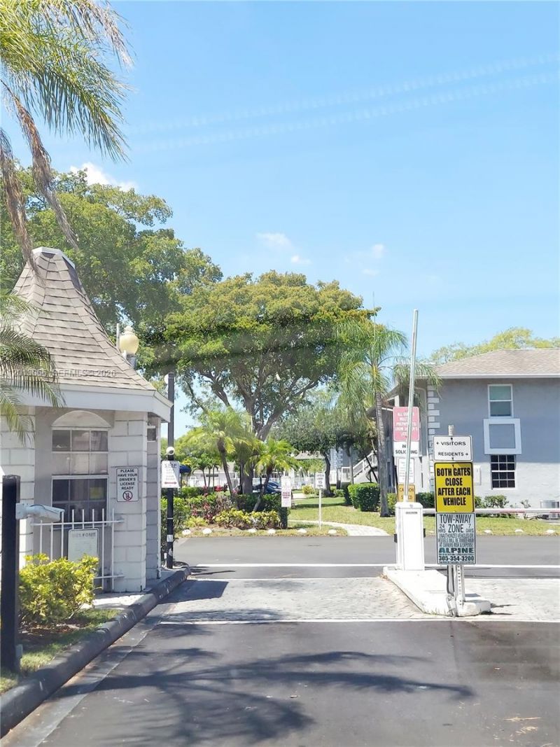 430 NE 210th Cir Ter , Unit 201-3, Miami, FL 33179 Photo
