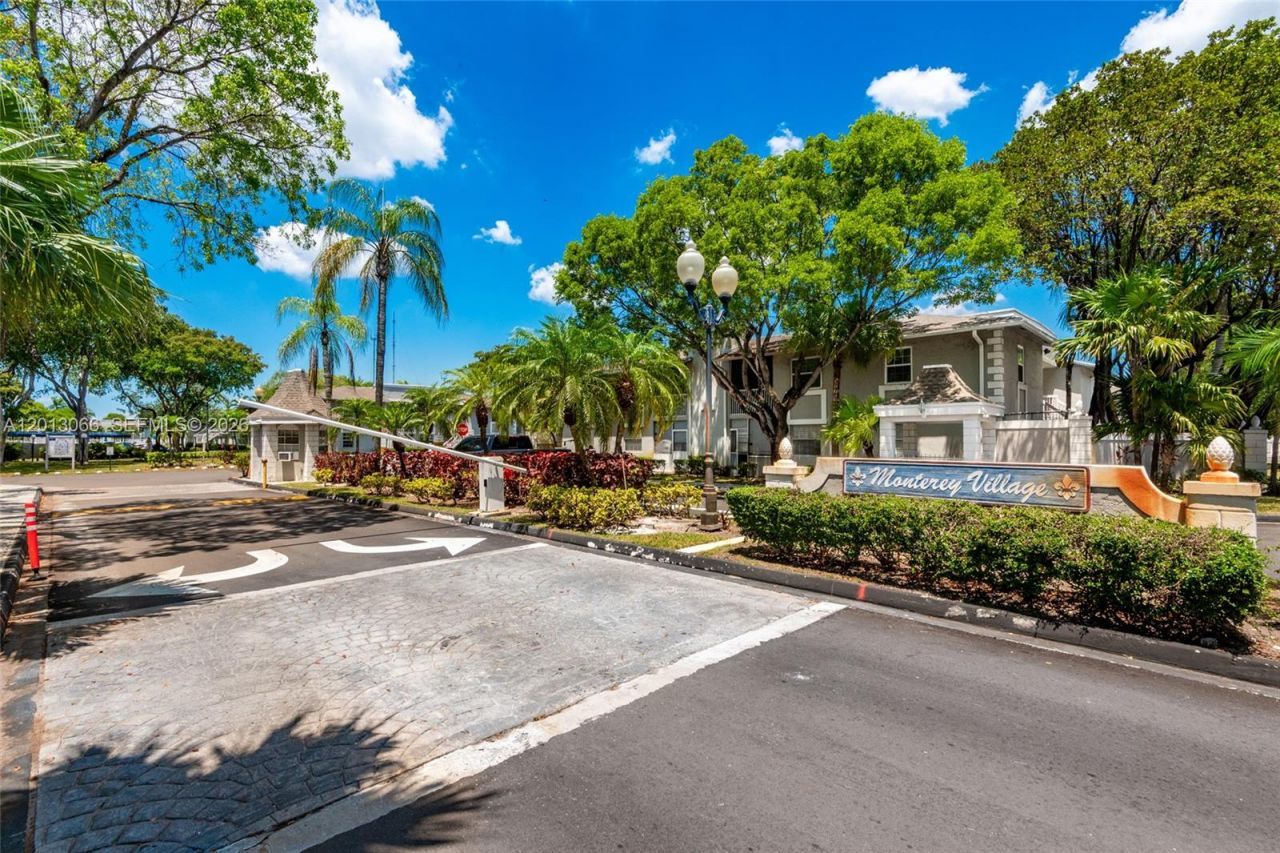 430 NE 210th Cir Ter , Unit 201-3, Miami, FL 33179 Photo