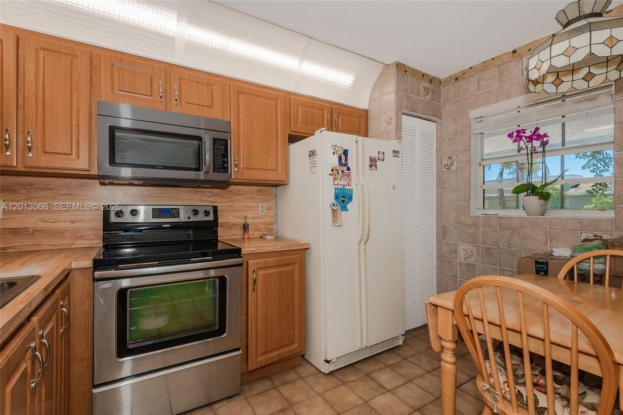 430 NE 210th Cir Ter , Unit 201-3, Miami, FL 33179 Photo