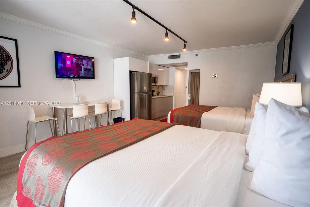 19201 Collins Ave , Unit 425, Sunny Isles Beach, FL 33160 Photo