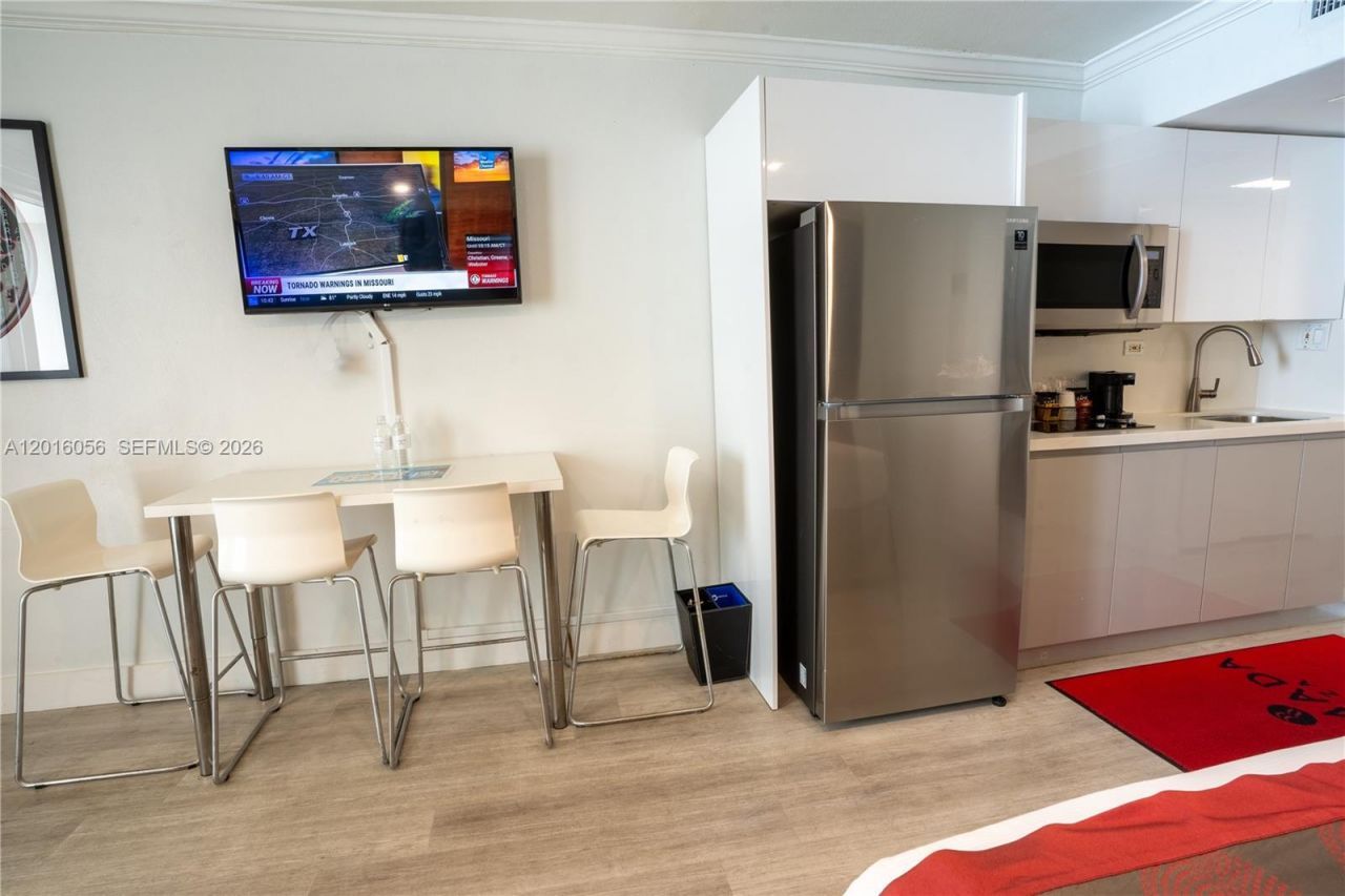 19201 Collins Ave , Unit 425, Sunny Isles Beach, FL 33160 Photo