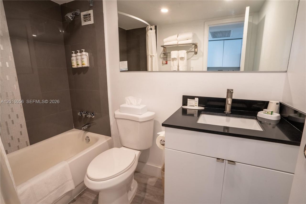 19201 Collins Ave , Unit 425, Sunny Isles Beach, FL 33160 Photo