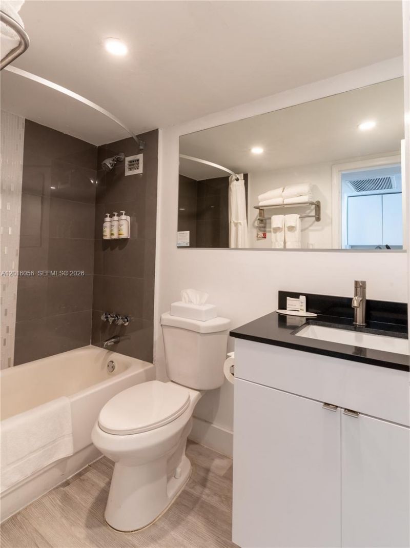 19201 Collins Ave , Unit 425, Sunny Isles Beach, FL 33160 Photo