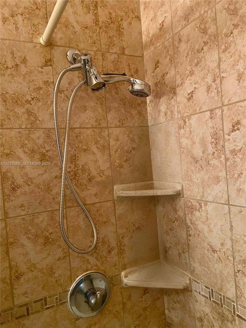 15610 NE 6th Ave , Unit 32D, Miami, FL 33162 Photo