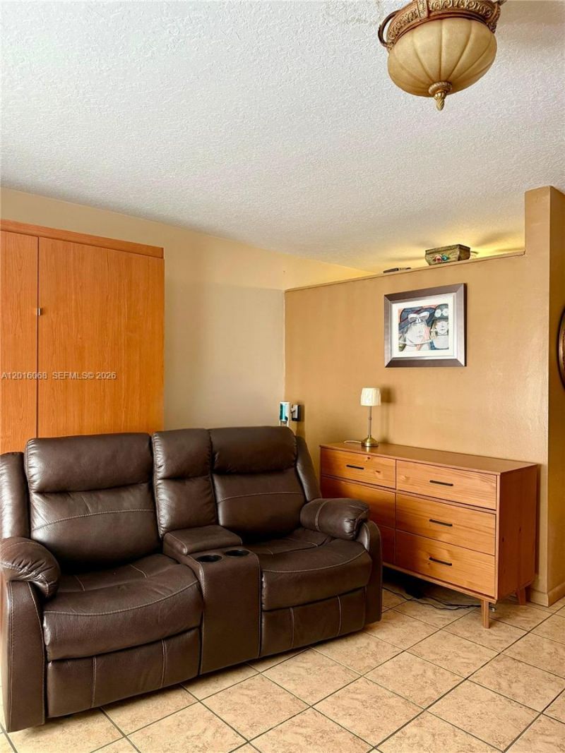 15610 NE 6th Ave , Unit 32D, Miami, FL 33162 Photo