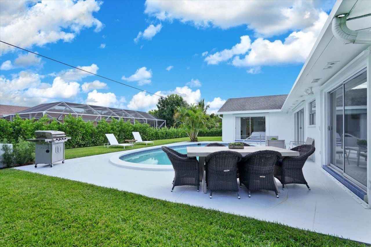 76 W Fairview W W, Tequesta, FL 33469 Photo