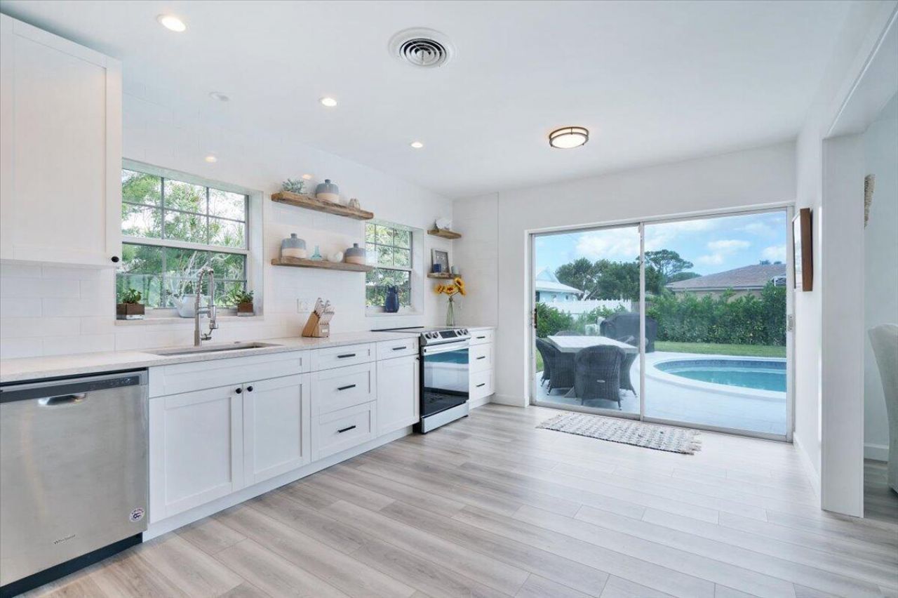 76 W Fairview W W, Tequesta, FL 33469 Photo