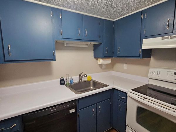 1050 21st Avenue NW, Unit 64, Hickory, NC 28601