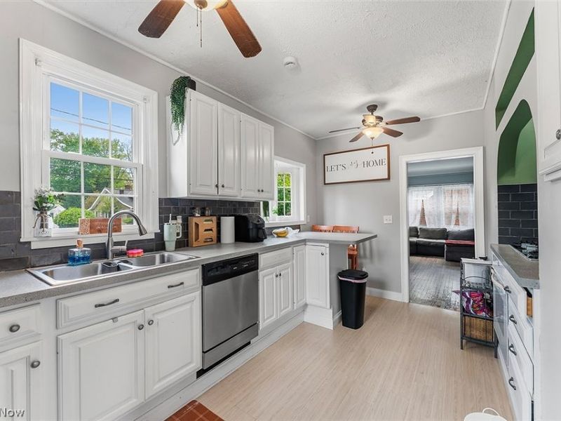 4289 W 229th Street , Fairview Park, OH 44126 Photo 8