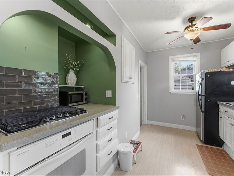 4289 W 229th Street , Fairview Park, OH 44126 Photo 9