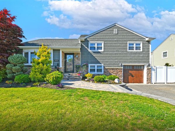 3697 Regent Lane, Wantagh, NY 11793