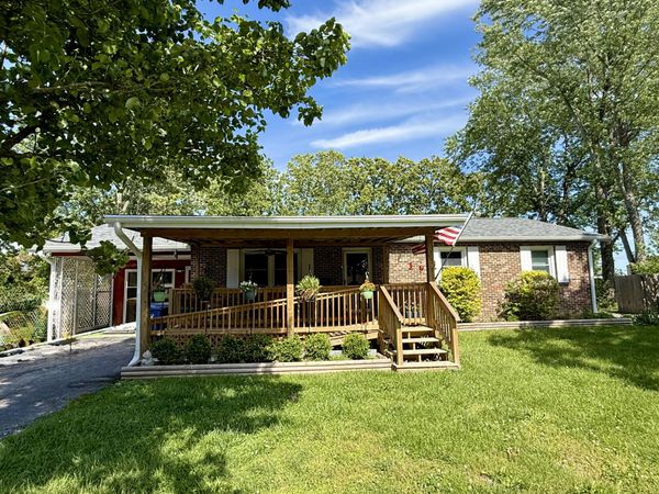 1126 E Crest Drive , Houston, MO 65483
