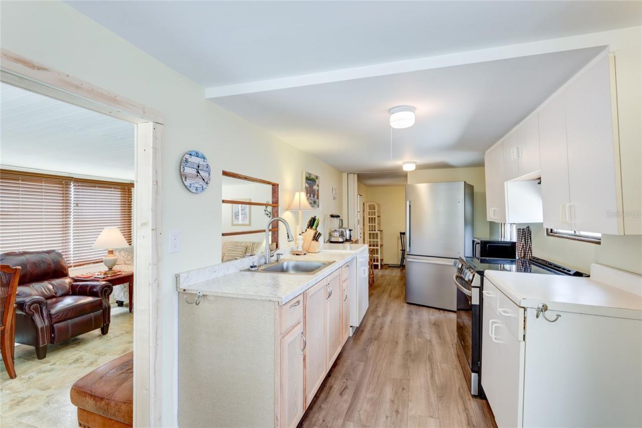 604 49th Avenue Drive W, Bradenton, FL 34207 Photo