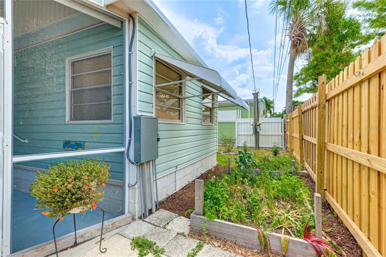 604 49th Avenue Drive W, Bradenton, FL 34207 Photo